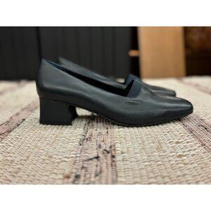 Liz Baker Ladies 8M Navy Blue Leather Heels With 1.75” Block Heel Square Toe Des